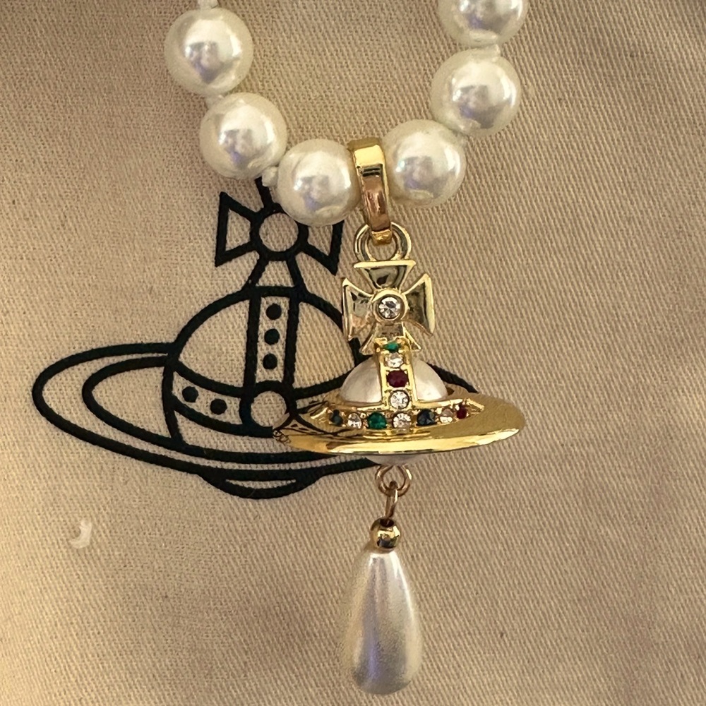 Vivienne Westwood gold Saturn orb pearl necklace - Picture 8 of 9